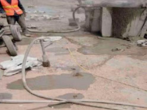 藤县水泥混凝土路面板底注浆技术 路面脱空注浆整治方案