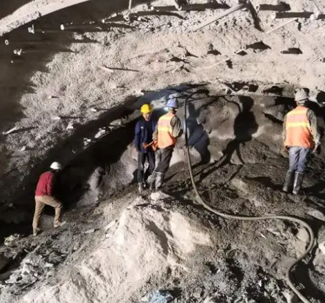 藤县拱顶带模注浆料的施工流程及注意事项